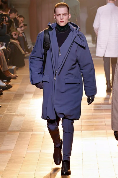 Look 28